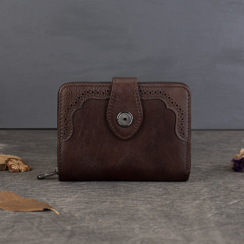 Feel Vegetable Tanned Leather Card Holder green lifestyle view